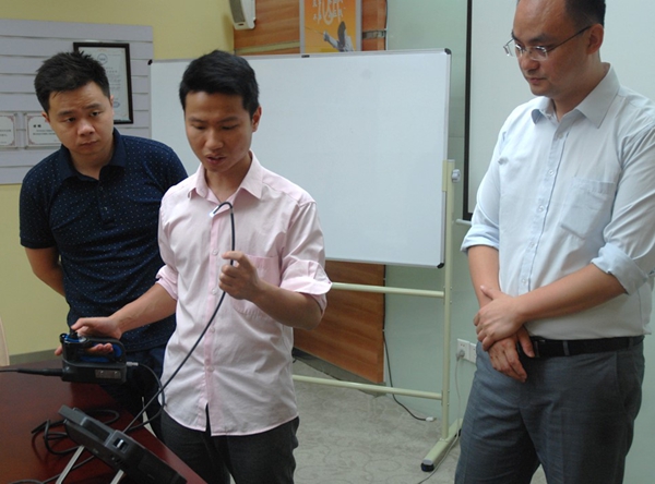 現場進行工業內窺鏡產品演示